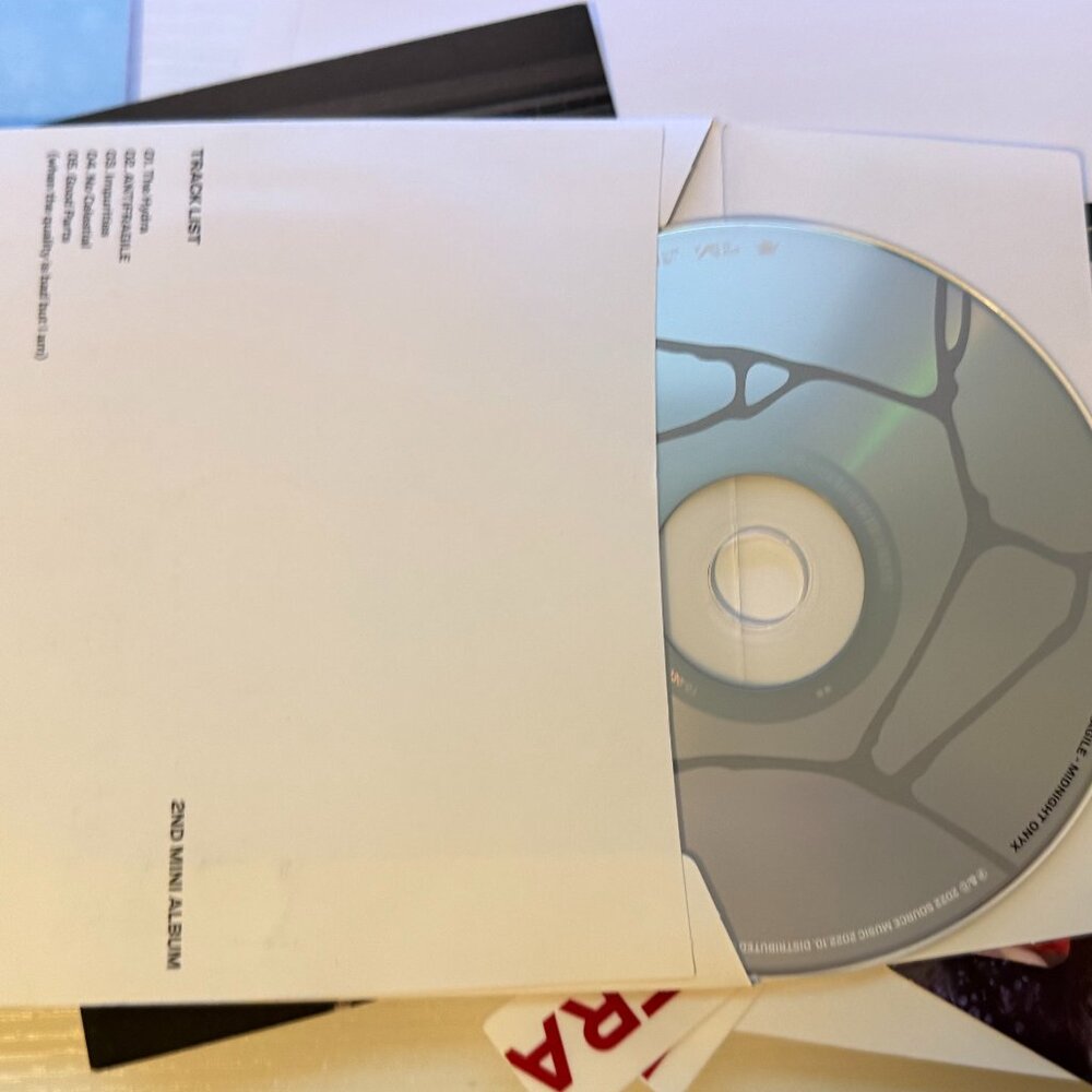 LE SSERAFIM 'Antifragile' Album - Picture 8 of 8